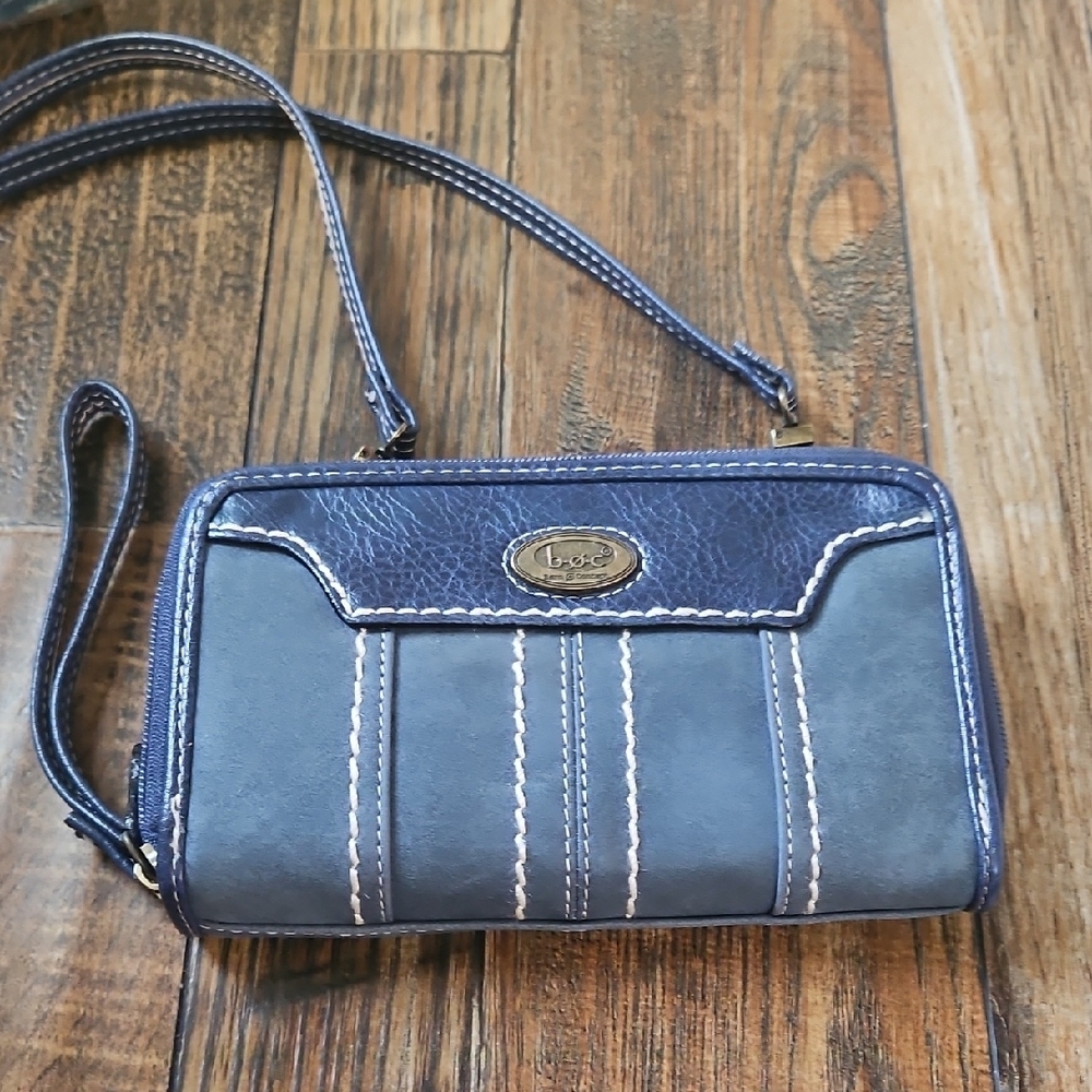 boc Navy and Light Blue Wristlet Clutch With Crossbody Strap - Picture 5 of 9